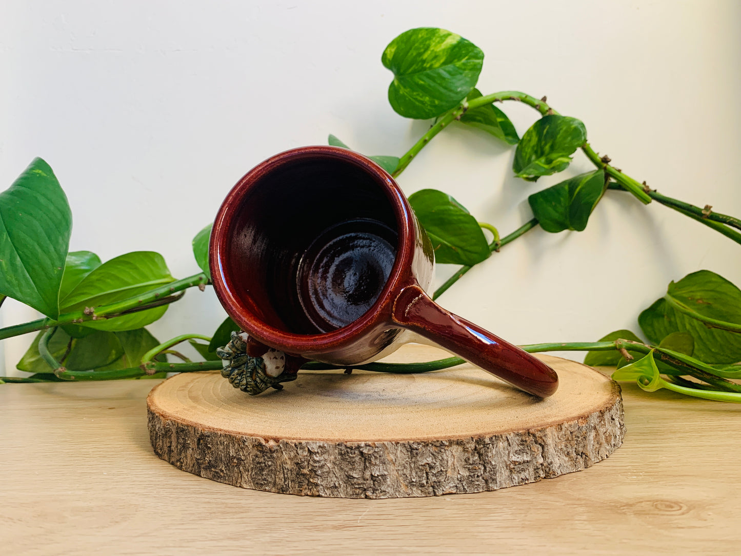great big hug mug: speckled ivory/ruby