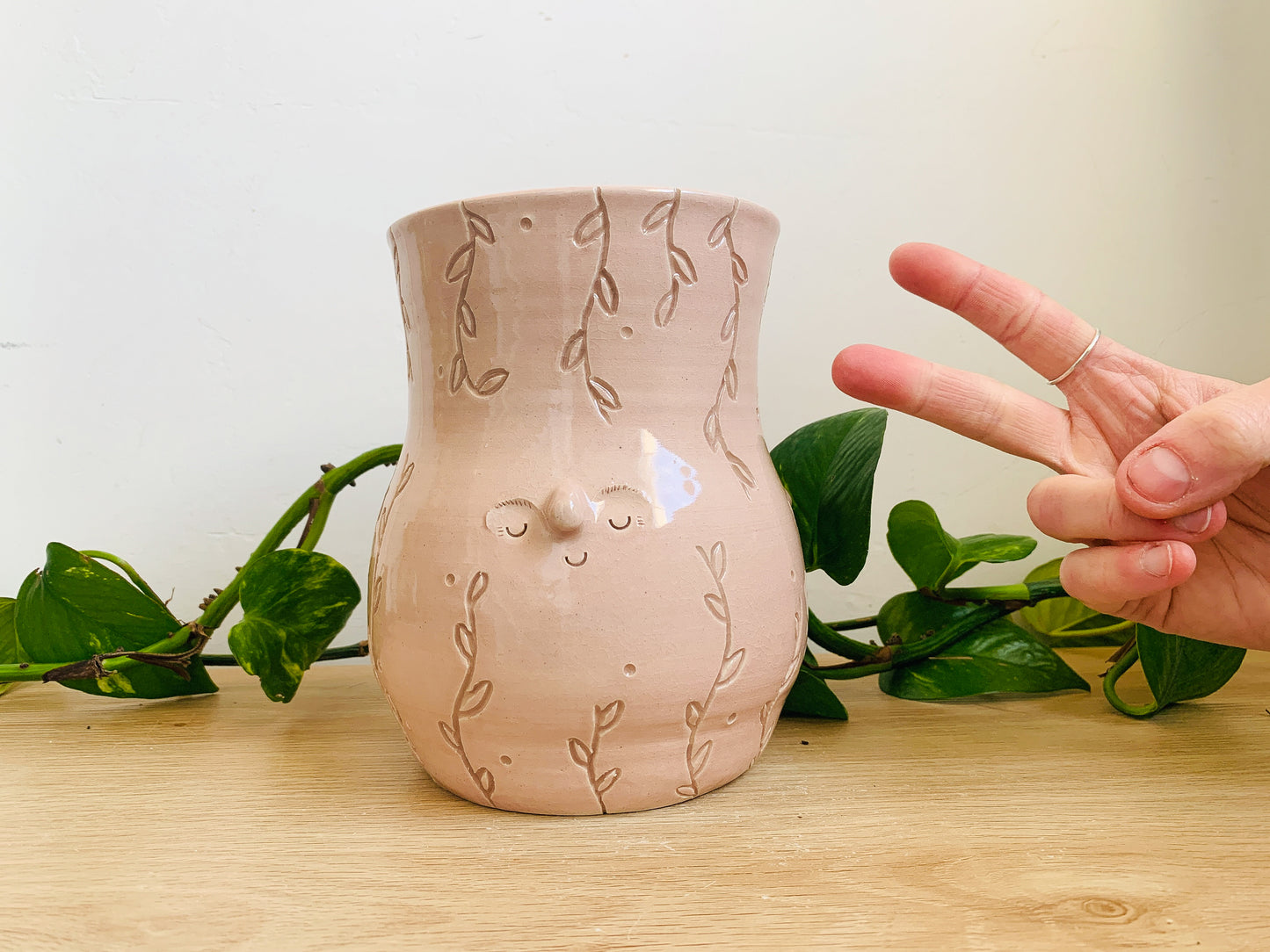 vase: blossom