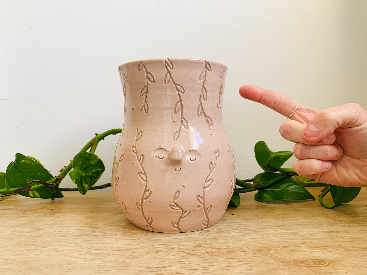 vase: blossom