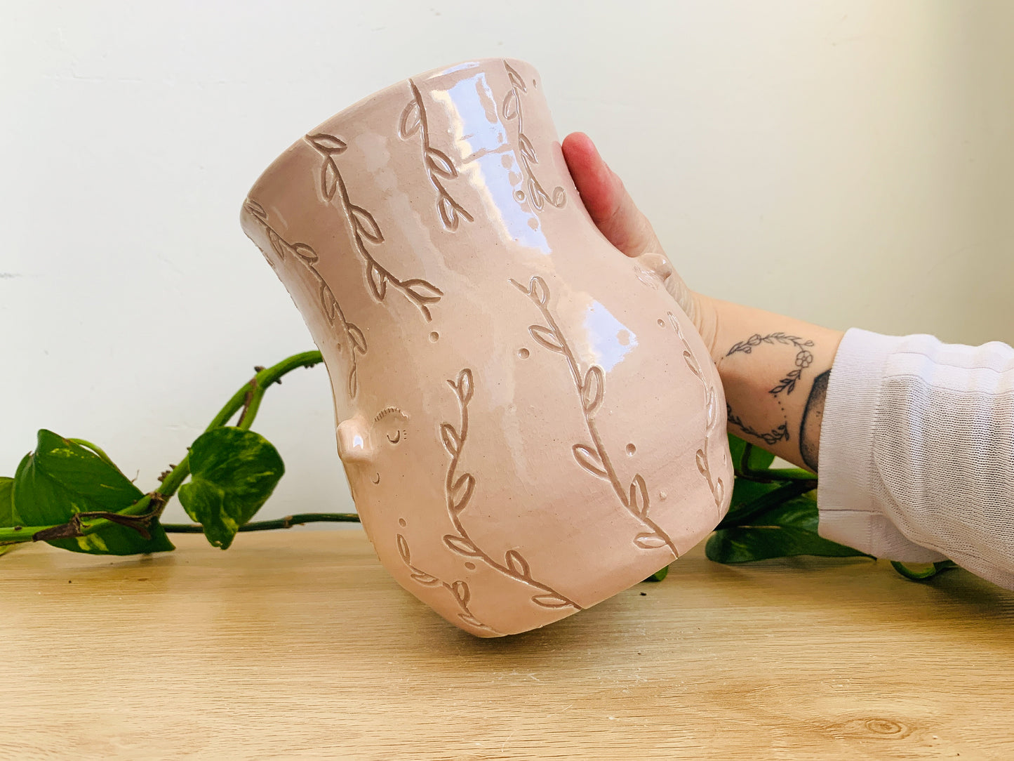 vase: blossom