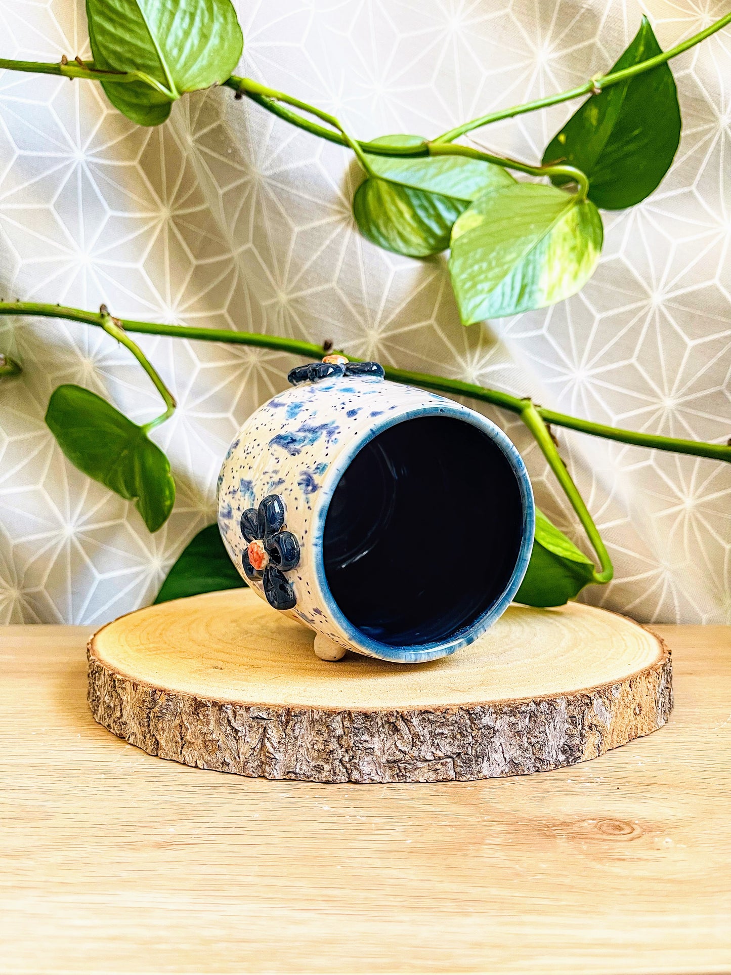 tall cup/pot: blue fleck