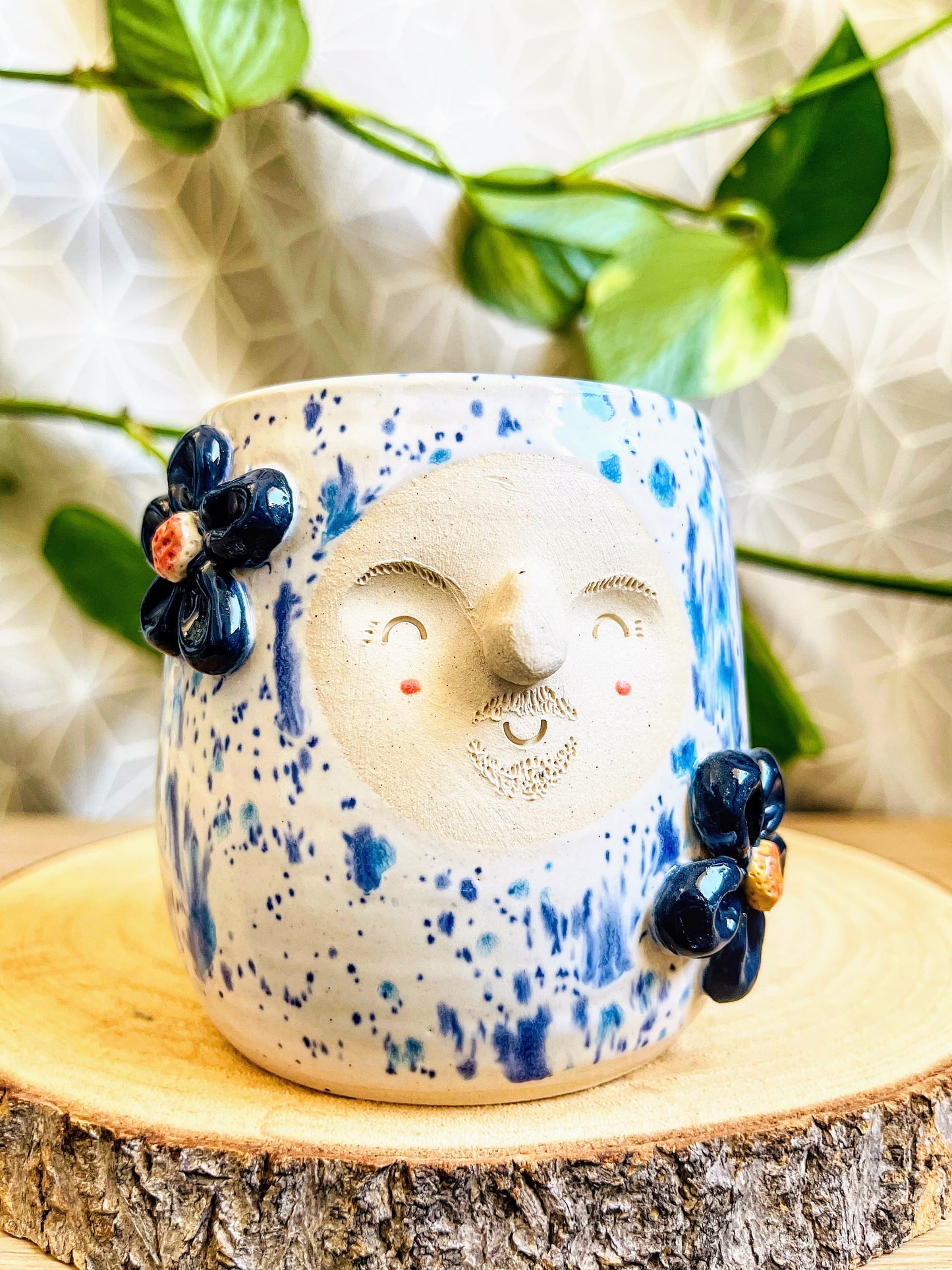 tall cup/pot: blue fleck
