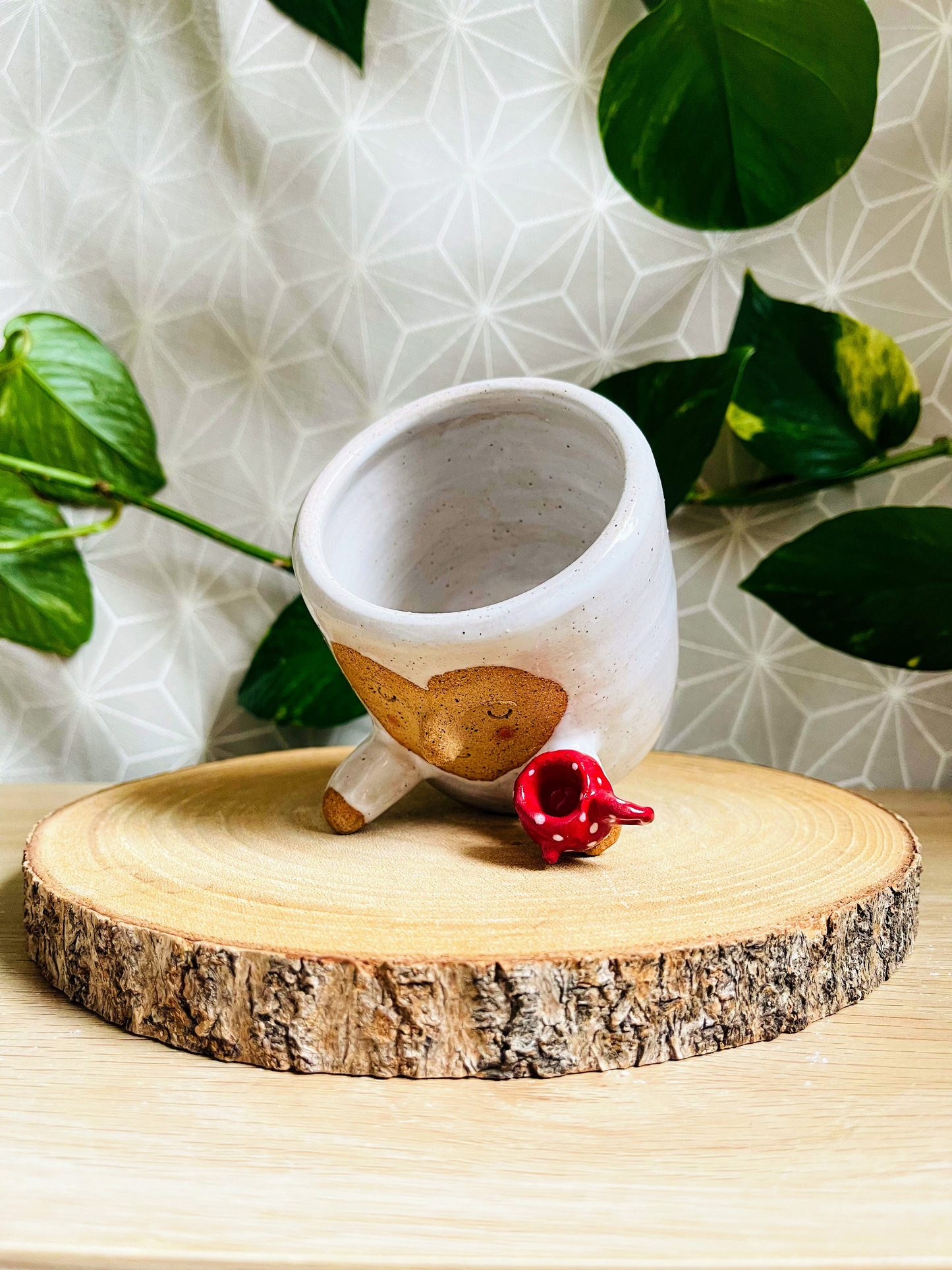 little pot & tiny cup: sand/snow