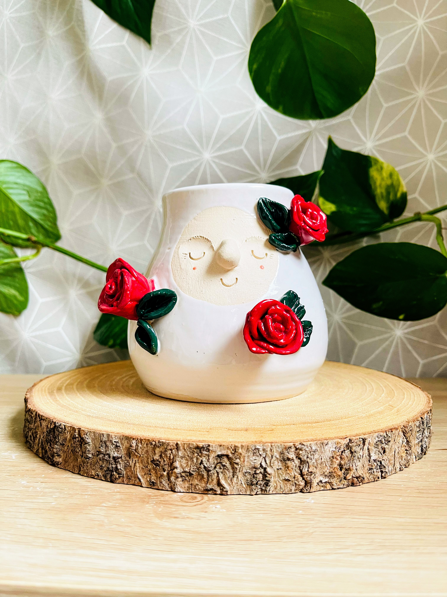 bellied vase: snow & roses
