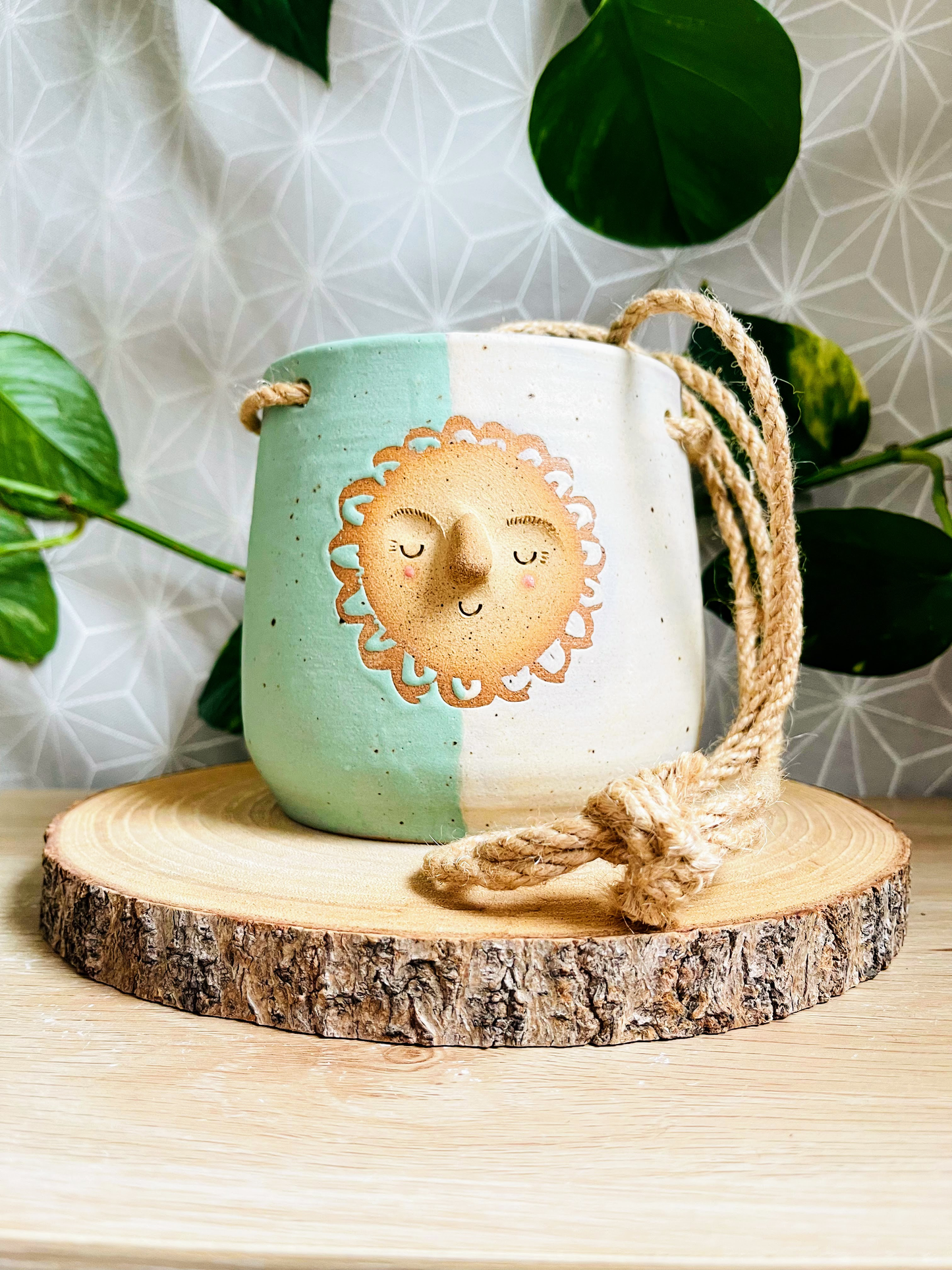hanging planter: speckled ivory/mint choc chip