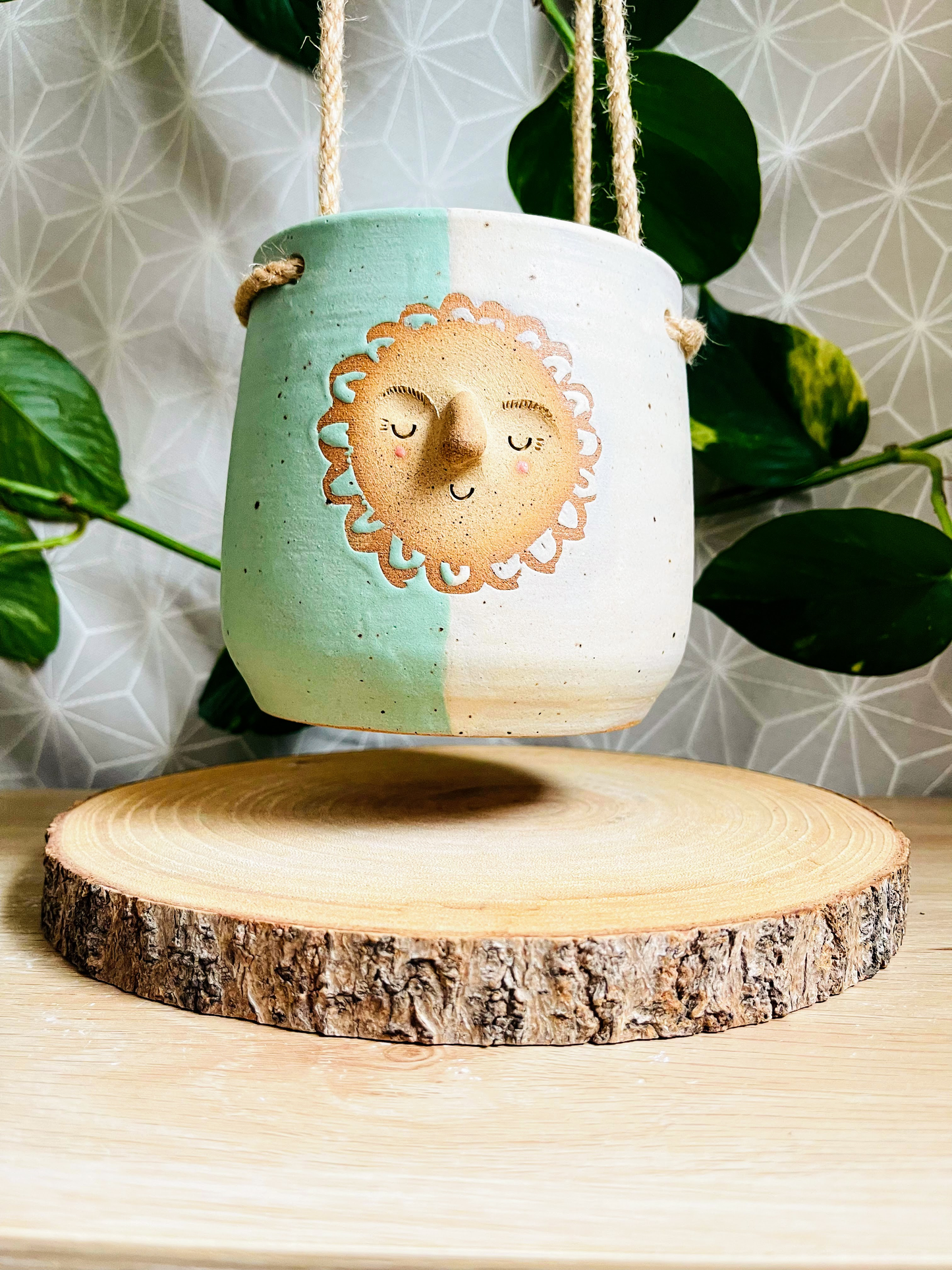 hanging planter: speckled ivory/mint choc chip