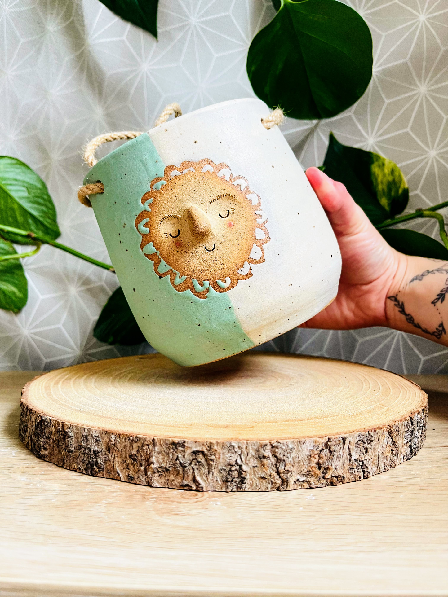 hanging planter: speckled ivory/mint choc chip