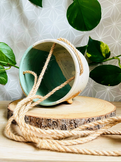 hanging planter: speckled ivory/mint choc chip