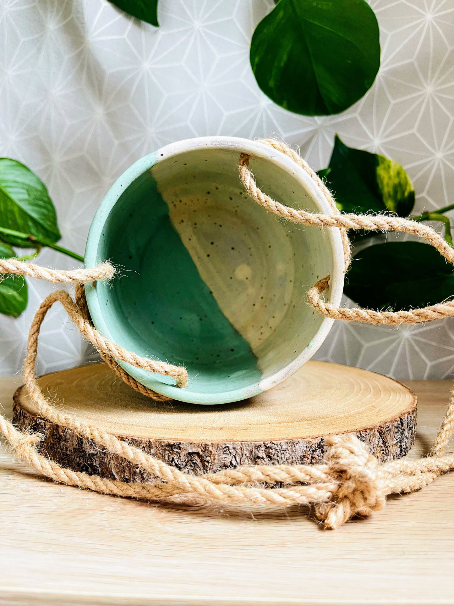 hanging planter: speckled ivory/mint choc chip