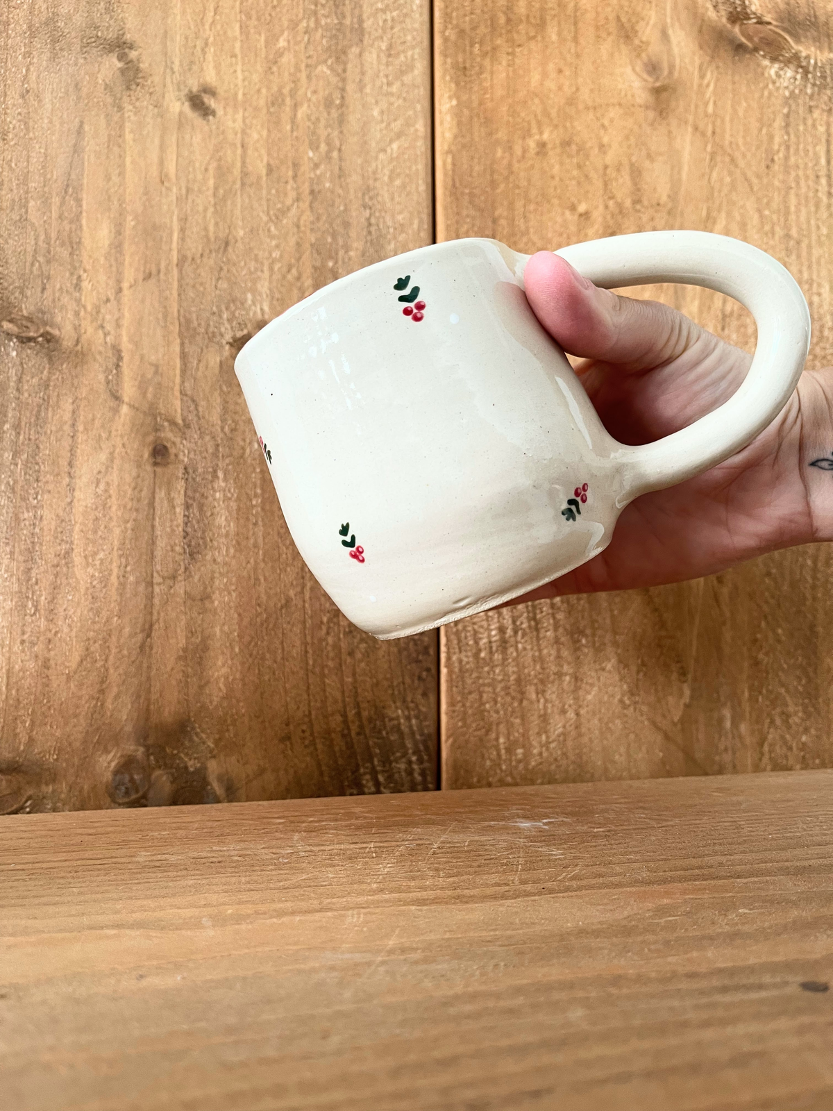 festive hug mugs: holly
