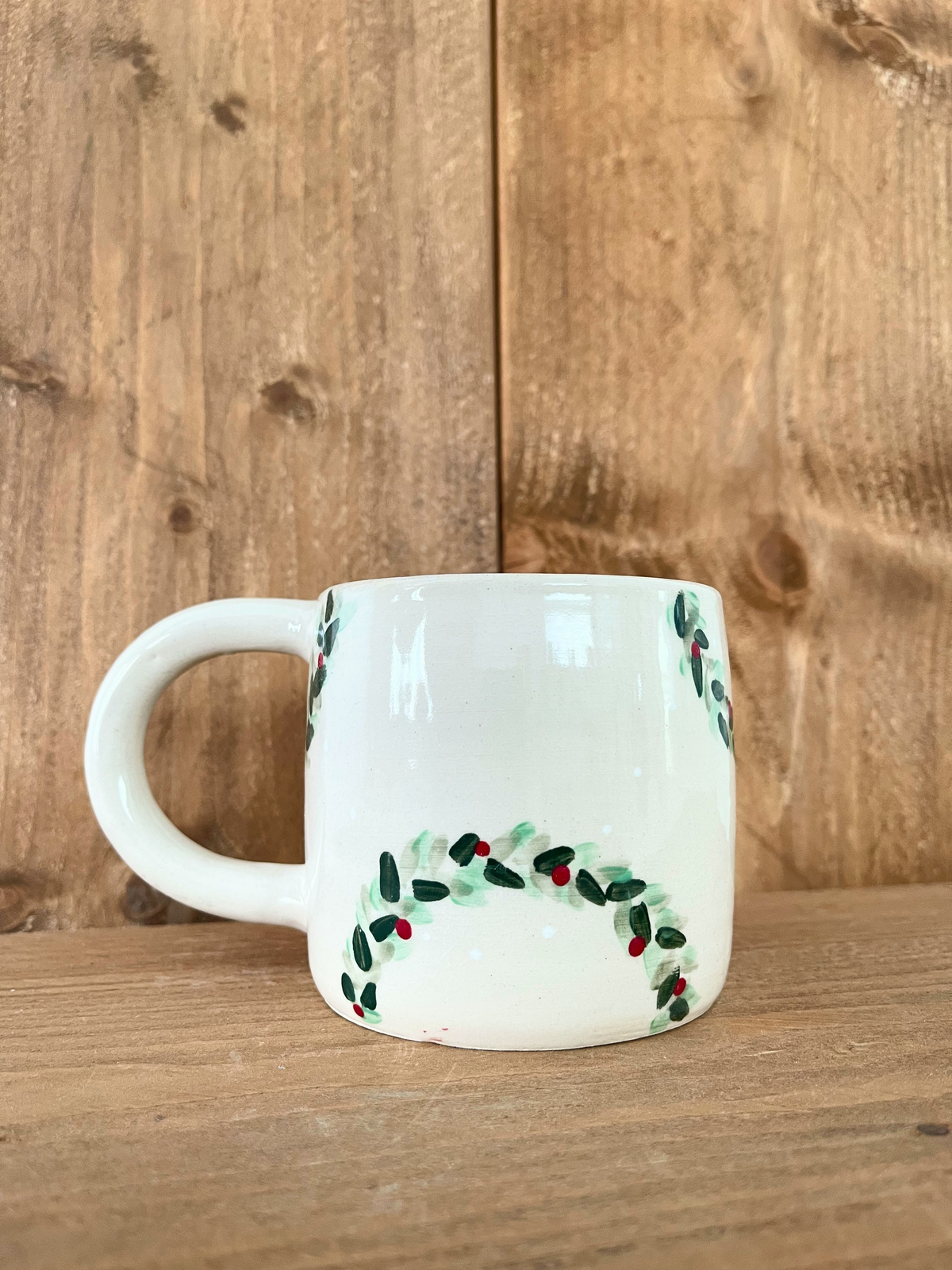 festive hug mug: wreath