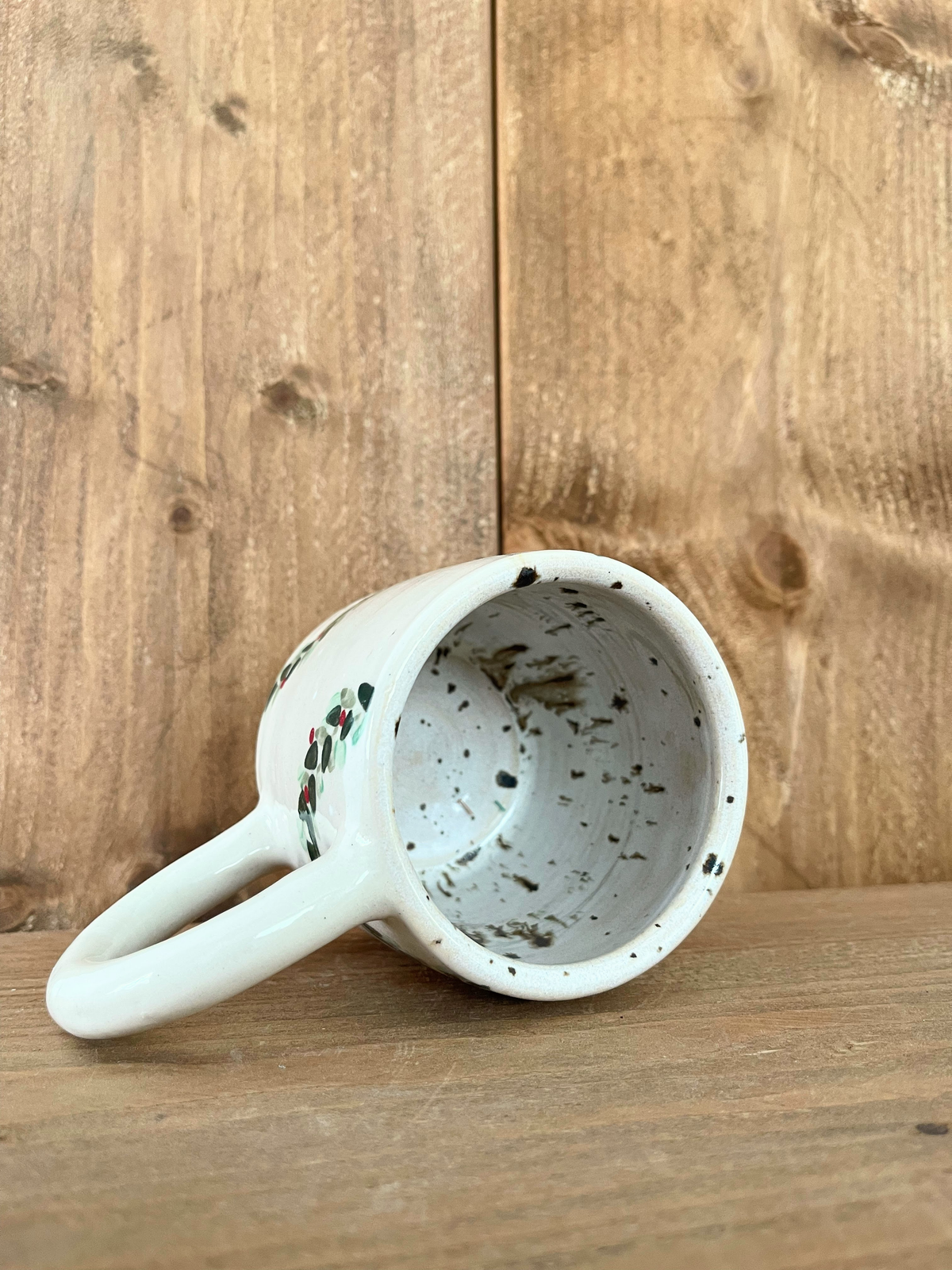 festive hug mug: wreath