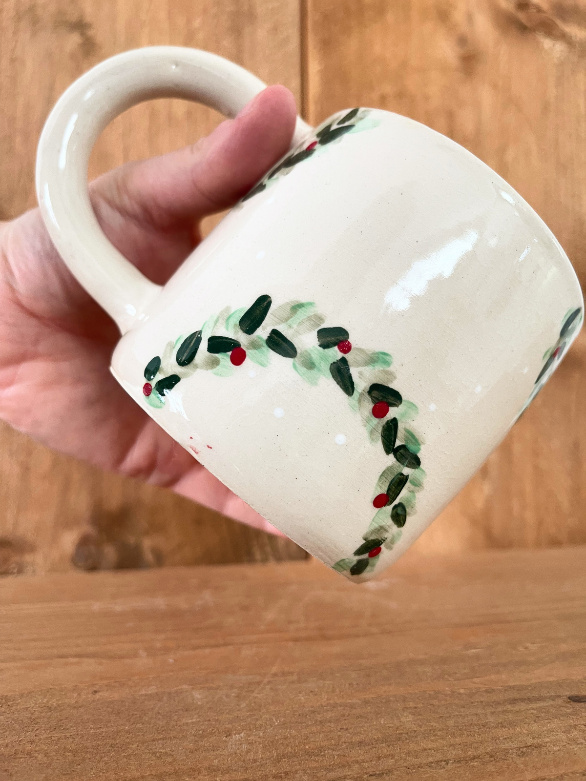 festive hug mug: wreath