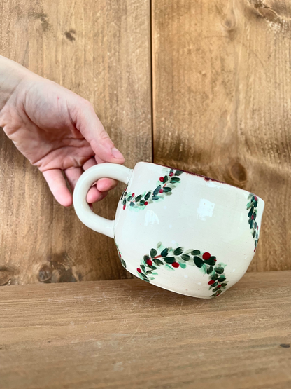 festive wide mug: wreath