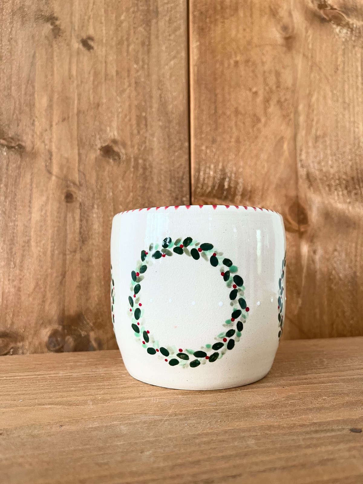 festive planter pot: wreath/forest