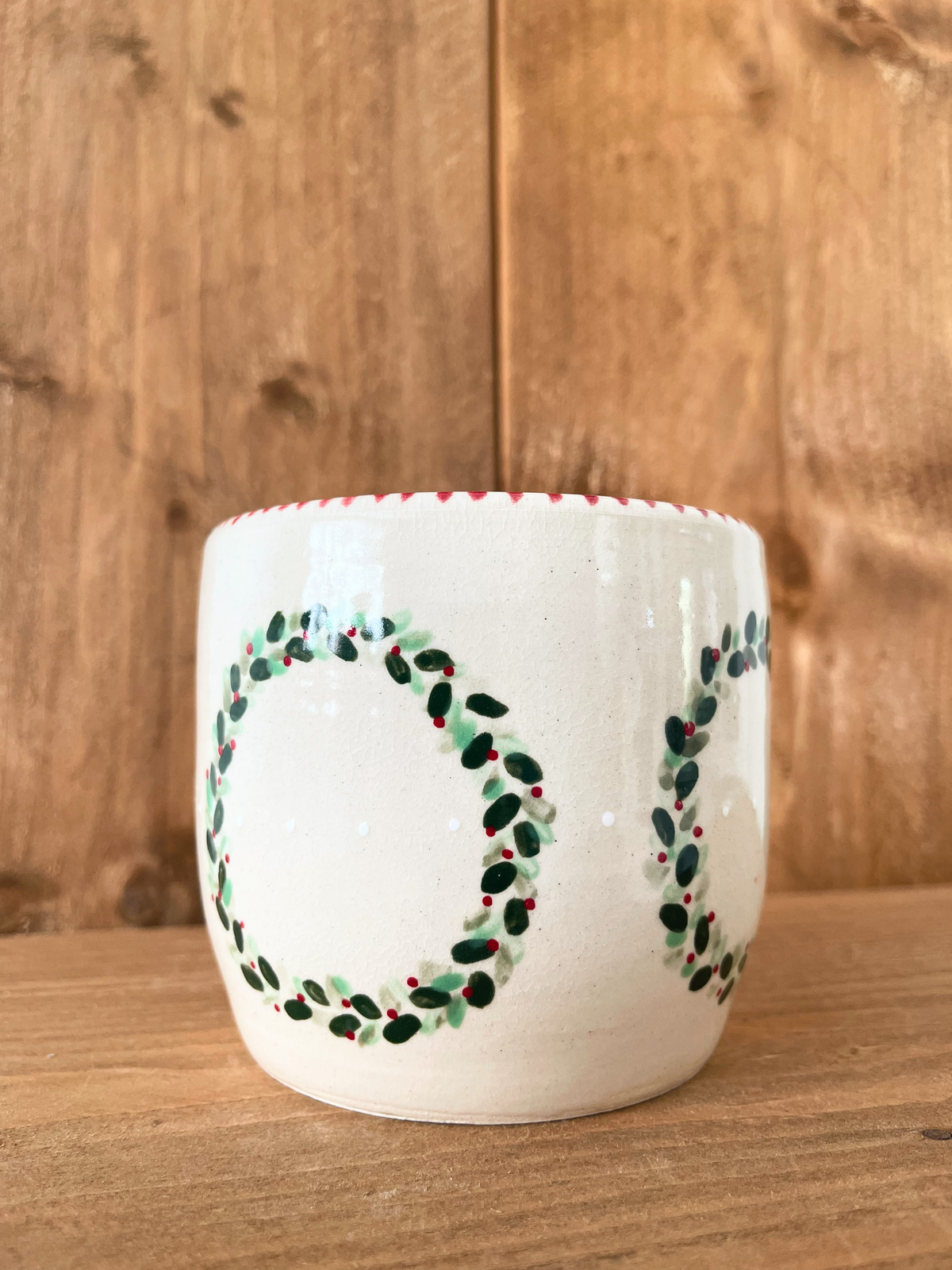 festive planter pot: wreath/forest