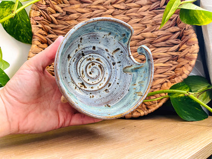 yarn bowl: peppermints