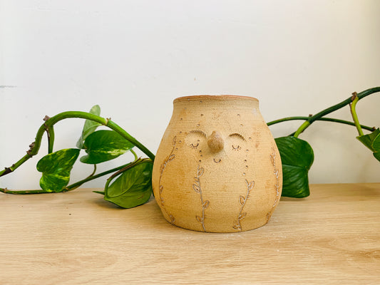 carved pot/vase: sand/snow