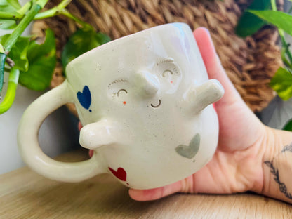 little hug mug w/arms: hearts