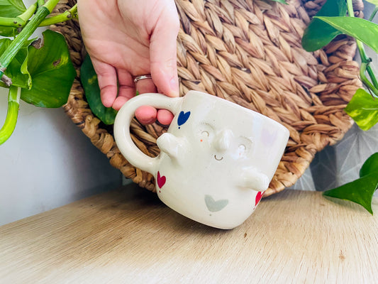 little hug mug w/arms: hearts
