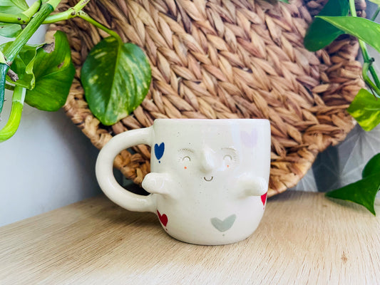 little hug mug w/arms: hearts