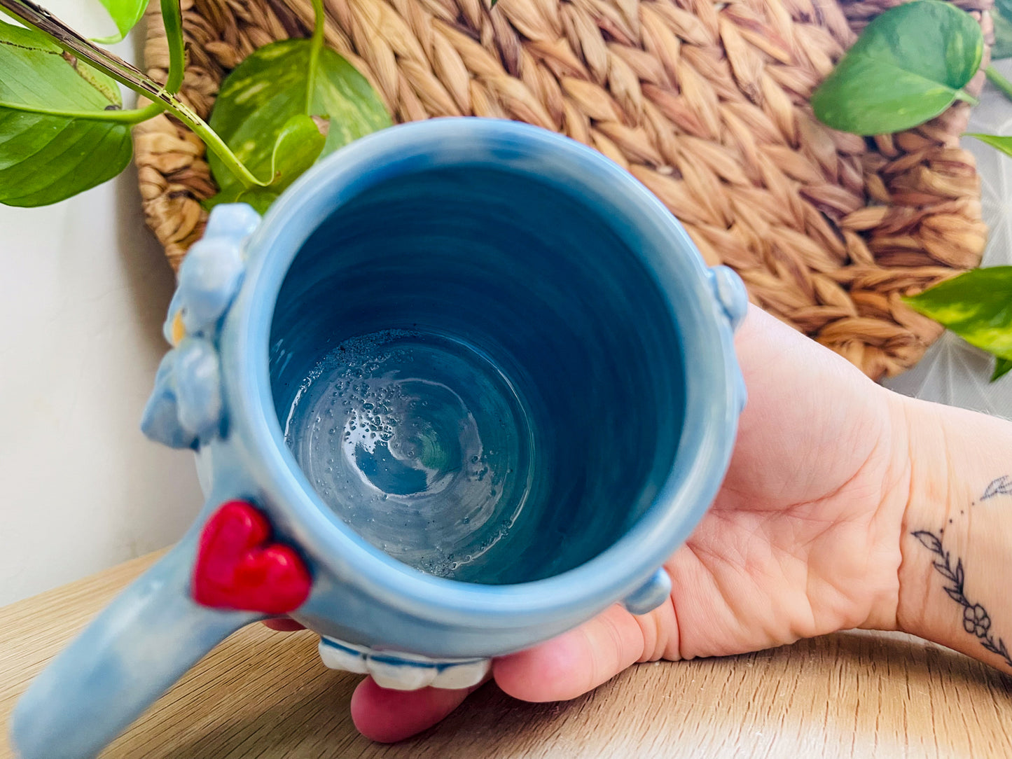 little cuddle mug: sky daisies