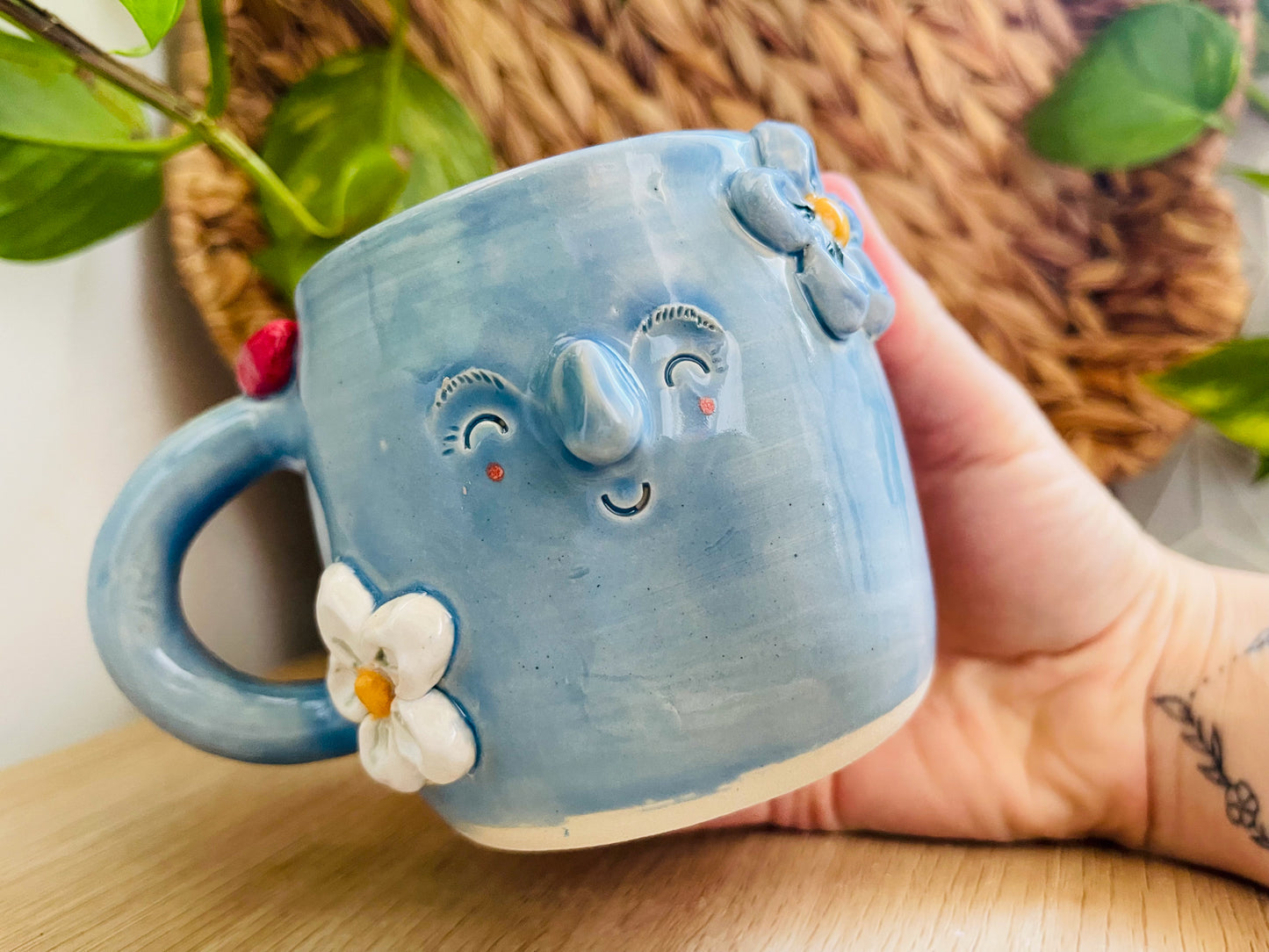 little cuddle mug: sky daisies