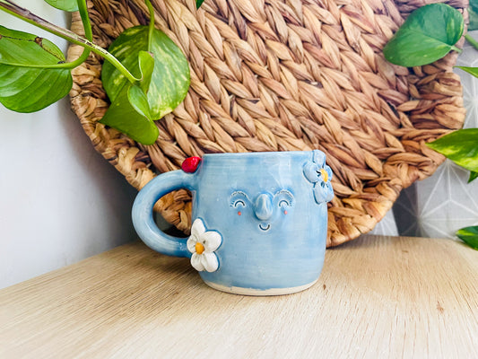 little cuddle mug: sky daisies