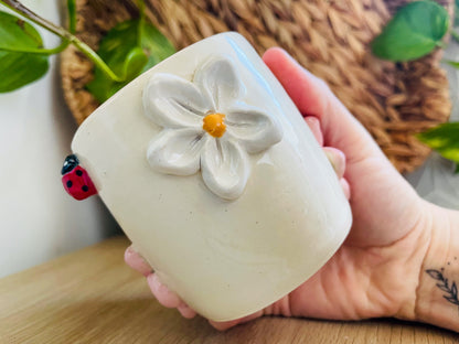 mini pot: daisies & ladybird