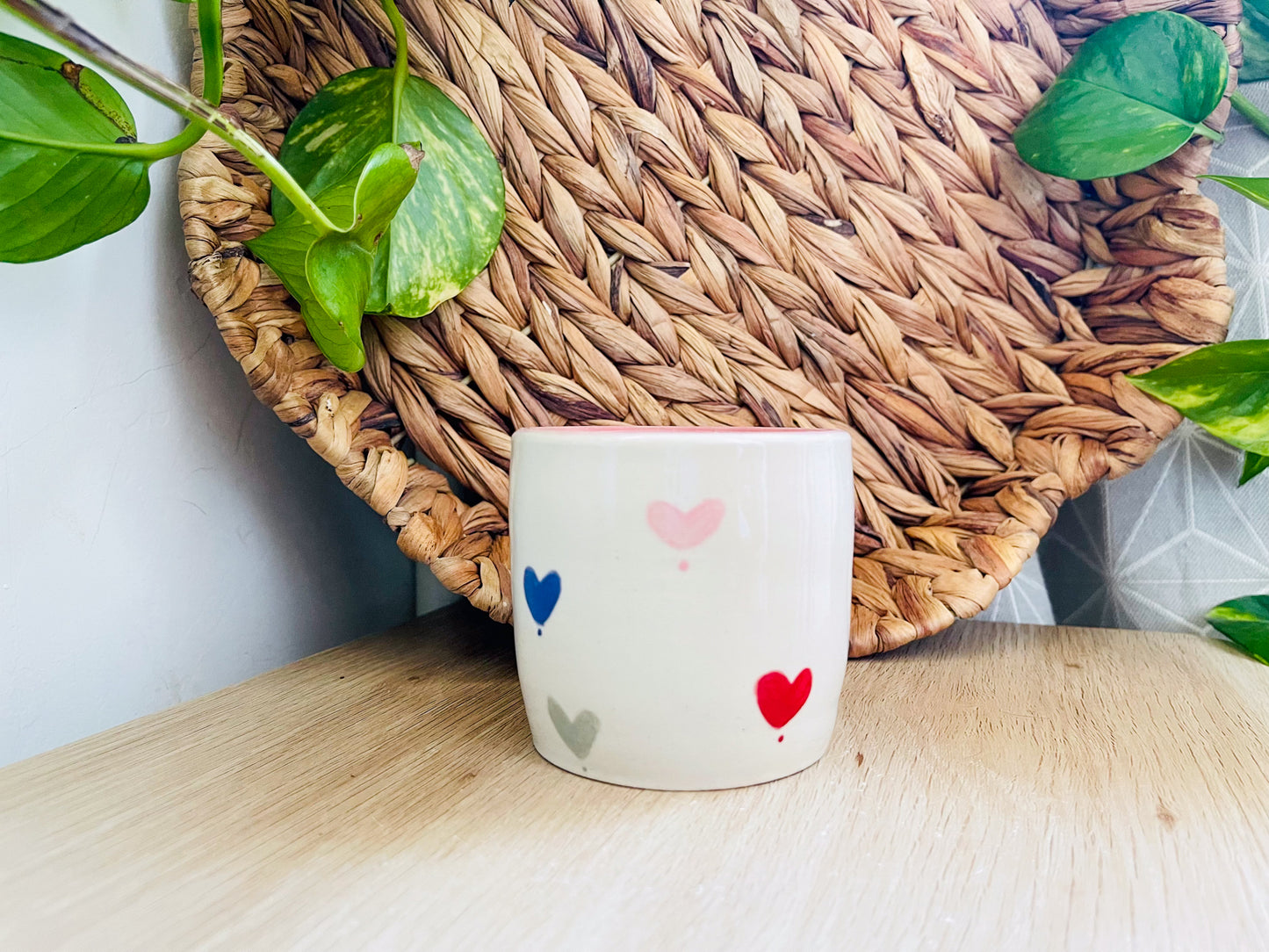 mini pot w/arms: hearts