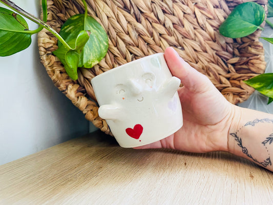 mini pot w/arms: hearts