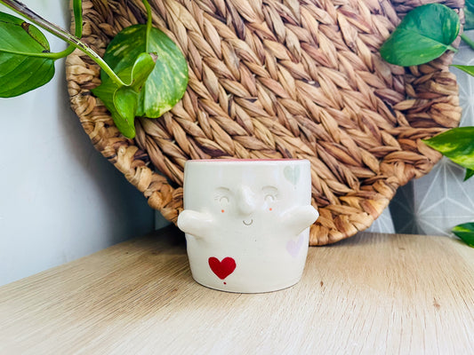 mini pot w/arms: hearts