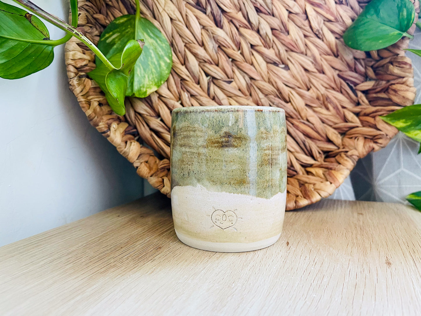 midi pot: rocky shore